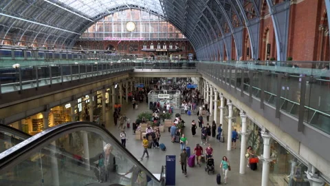 St Pancras station concourse Video stock 250024672