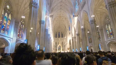 St Patricks Cathedral interior view with service in New York City, Manhattan, 스톡 동영상 95857857