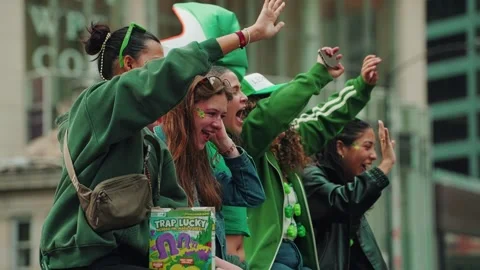 St. Patrick’s Day Celebration in Chicago – Festive Crowd Cheers in Green Stock Footage 305236578