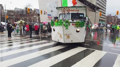 St. Patrick's Day parade in Toronto, Ontario, Canada. 스톡 동영상 307861355