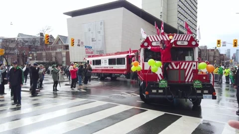 St. Patrick's Day parade in Toronto, Ontario, Canada. 스톡 동영상 307861764