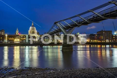 St. Pauls Cathedral and Millennium Bridge at night, City of London, London, Stock Photos