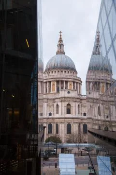 St Paul's Cathedral Between Two Glass Buildings - London, England Stock Photos