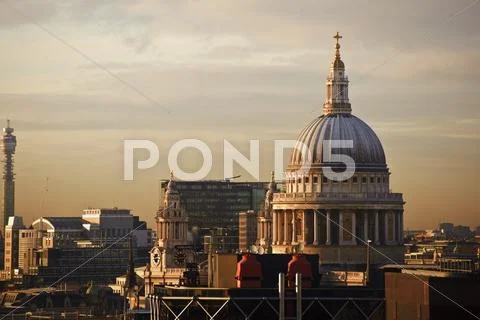 St paul's cathedral in london during beautiful winter sunset Stock Photos