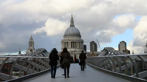 St Pauls Cathedral from The Millenium Bridge. Stock Footage 38833578