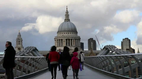 St Pauls Cathedral from The Millenium Bridge. Stock Footage 38834620