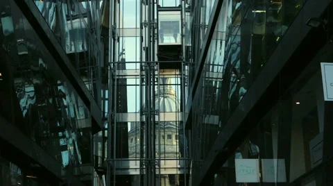 St Paul's Cathedral reflected in modern glass building (wide shot) 스톡 동영상 57358174
