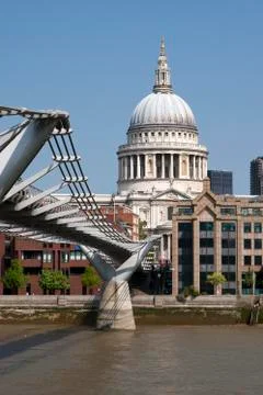 St paul's cathedral, view from milenium bridge Stock Photos