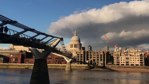 St. Pauls as sun is starting to set golden hour time lapse hand held 4k 库存影片 85390093