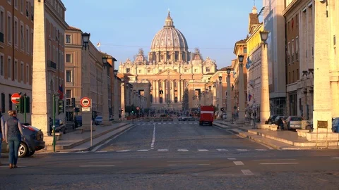 The St Peter Basilica at sunset, Rome, Italy. 스톡 동영상 121939860