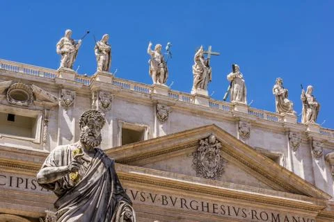 St. Peter with the key in his hand, in front of St. Peters church, Rome Stock Photos