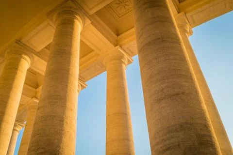 St Peter piazza columns at sunset Stock-Fotos