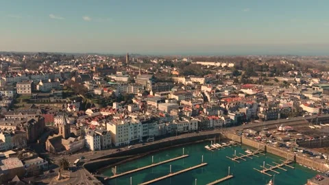 St Peter Port Guernsey high forward flight over Victoria marinas with town 動画素材 334735446