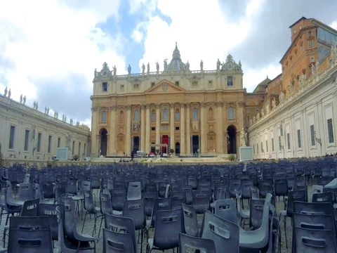 St Peter Square. The organizers order the chairs and the lawn on the stairs. Stock Footage 107094397