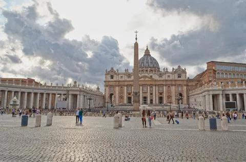 St. Peter square in Vatican cloudy day Foto stock