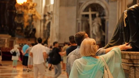 St. Peters Basilica Interior 36 (Editorial) Video stock 336024165