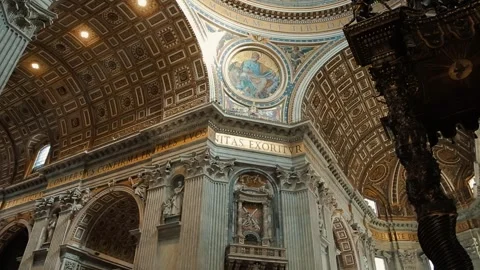 St. Peters Basilica Interior 43 Vídeos de archivo 336024192