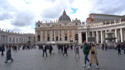 St. Peter's Square in the Vatican Video stock 284319020