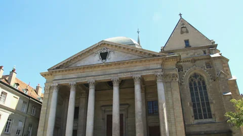 St-Pier Cathedral tracking shot in Geneva Stockbeeldmateriaal 24822017