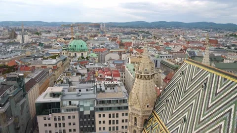 St Stephen Cathedral, or St Stephansdom Church in Old city center in Vienna 스톡 동영상 223913390