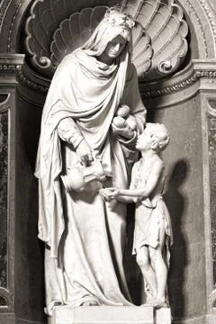 St. Stephen's Basilica interior with statue Stock Photos