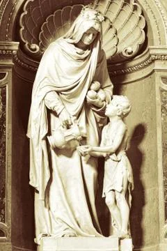 St. Stephen's Basilica interior with statue Foto stock