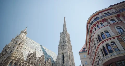 St. Stephen's Cathedral and other buildings in Vienna, Austria Vídeo Stock 252046832