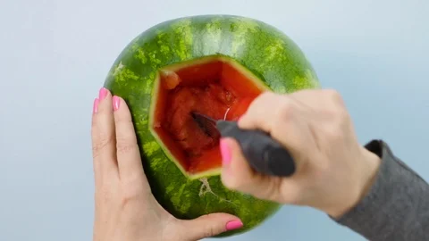 Stabbing A Watermelon Видео 87957367