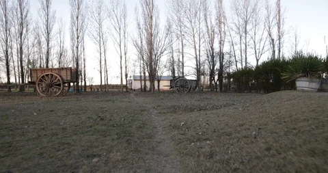 Stabilized camera motion moving forwards close to the floor 스톡 동영상 91867264