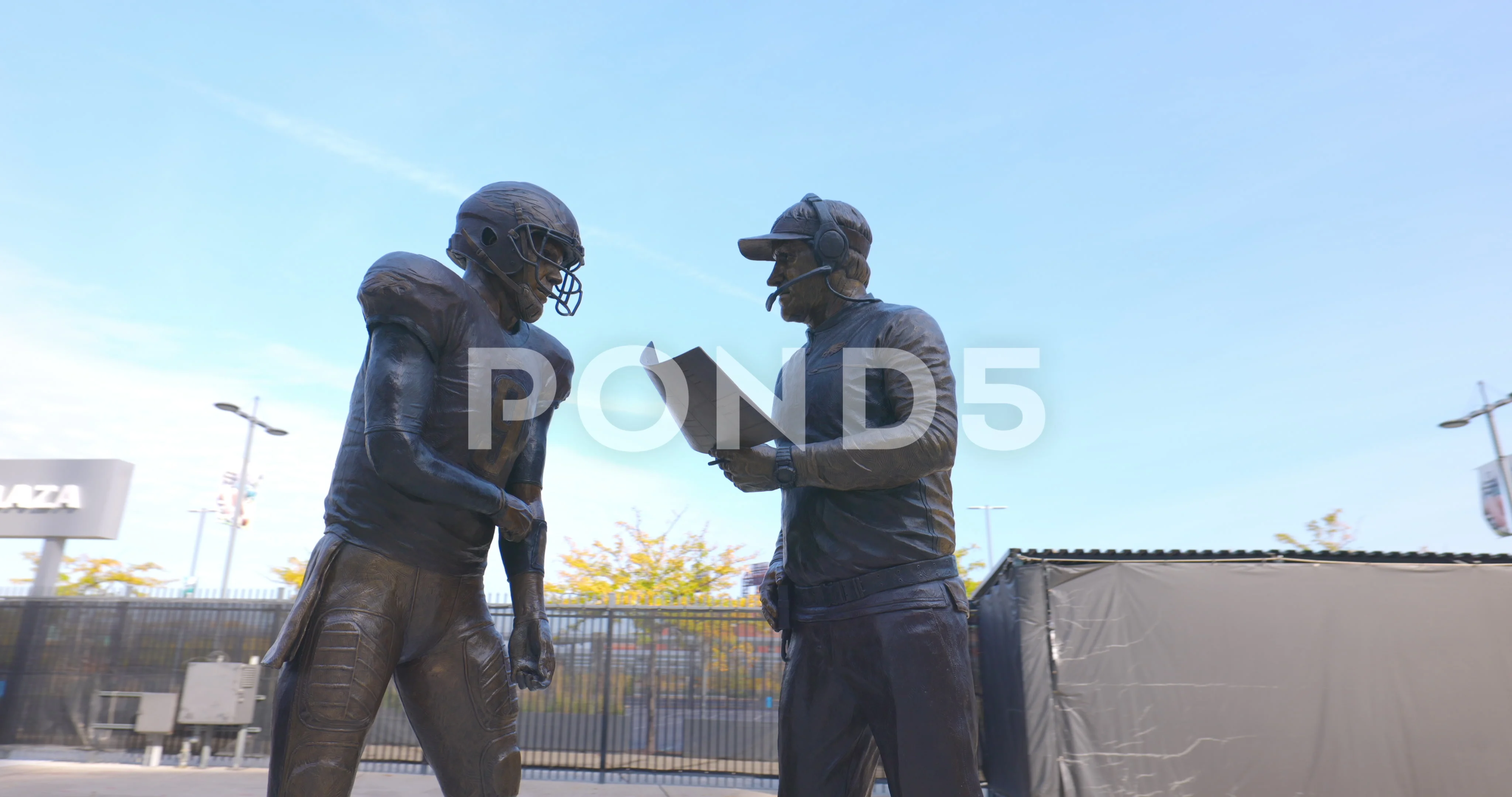 philadelphia eagles statue