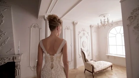 Stabilized shot of elegant bride walking in luxury interior. Morning bride Видео 104576167