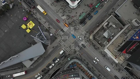 Stable Overhead shot of Dundas Square Vidéo 100694284