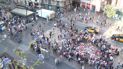 Stablishing Barcelona attack 2017 memorial Vídeo Stock 93423149