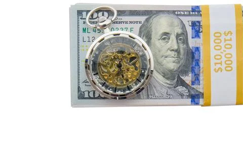 Stack of 10.000 in hundred dollar bills with a modern pocket watch placed on top Foto stock