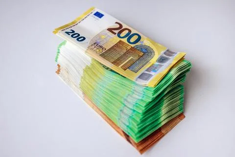 Stack of 200 Euro banknotes arranged neatly on a white surface, showcasing .. 스톡 사진