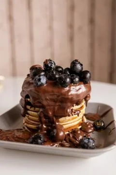 Stack of appetizing homemade pancakes with chocolate cream and blackberries Foto stock