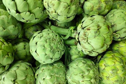 Stack of artichokes on a market stall 스톡 사진