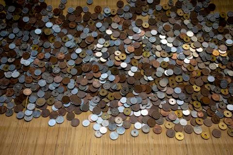 Stack of asian money coints on bamboo mat Stock-Fotos