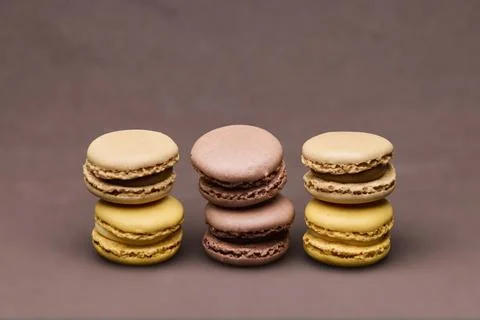 Stack of assorted macarons on brown background with copy space for commerci.. Foto stock