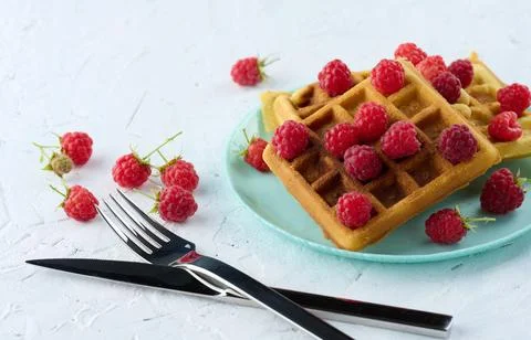 Stack of baked Belgian waffles with ripe red raspberry Stock-Fotos