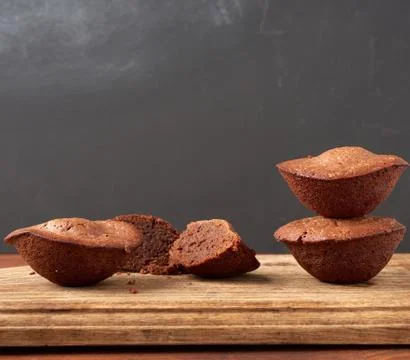 Stack of baked brownie round cakes on a brown wooden board Stockfoto's