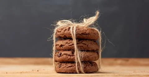 Stack of baked round chocolate chip cookies Stockfoto's