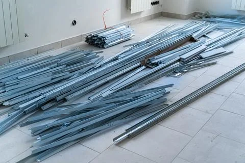 Stack bend metal pipeline on floor. Reconstruction of a building. New communi Fotos de archivo