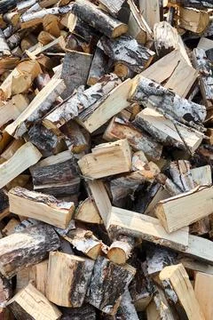 Stack of birch firewood with hand chopping block. Chopped firewood for winter Foto stock