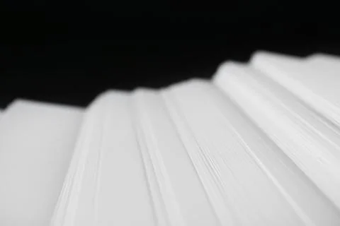 Stack of blank paper on dark background, closeup Foto stock