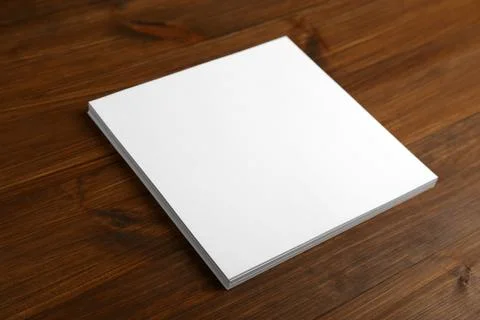 Stack of blank paper sheets on wooden table. Brochure design Stockfoto's