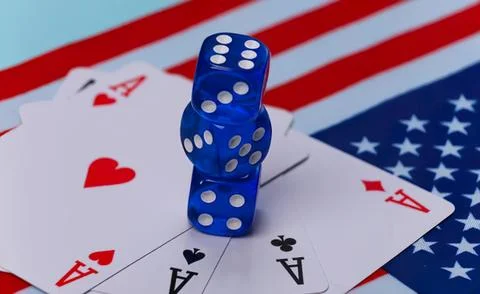 Stack of blue dice on playing cards with american flag background Foto stock