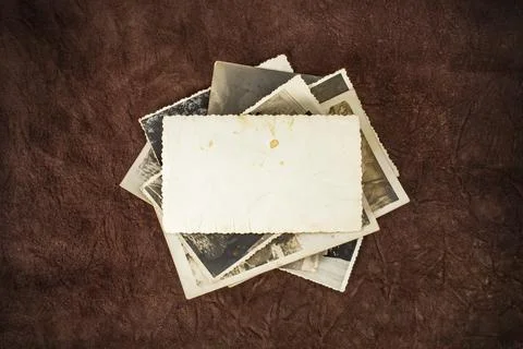 Stack of blurred old photos with blank copy space , on brown suede  backgro.. 스톡 사진