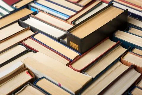 Stack of books background. many books piles. 库存照片