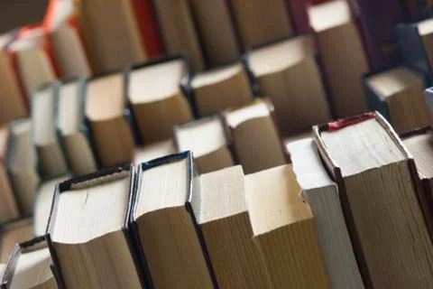 Stack of books background. many books piles. 库存照片